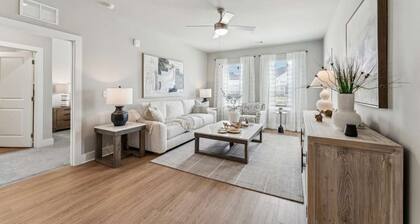 Charming 2-bedroom apartment in amazing Fort Myers with fitness room, AC