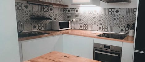 Microonde, forno, piano cottura, lavastoviglie