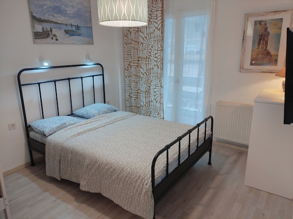 2 bedrooms, free WiFi, bed sheets - Cozy City Escape in Thessaloniki (Thessaloniki)