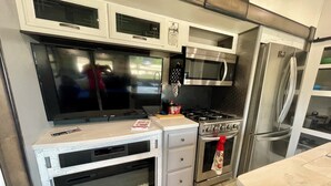 Macchina per tè/caffè, frigorifero, microonde, forno