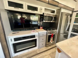 Mikrobølgeovn, ovn og kokeplater