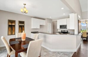 Dining - Family-Friendly Belleville Stay – 3 Bedrooms & Full AC Comfort (Belleville)