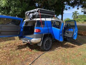 Property grounds - Overlander Smurfet FJ Cruiser (Anahola)