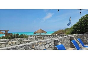 Property grounds - Castaway Cove Beach Villa (Treasure Cay)
