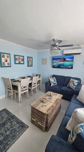 Smart TV - Castaway Cove Beach Villa (Treasure Cay)