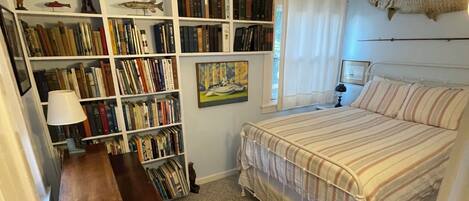3 slaapkamers, een strijkplank/strijkijzer, wifi, beddengoed
