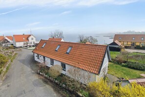 Exterior - Holiday home in Årsdale with sea view (Svaneke)