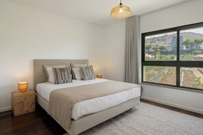 3 habitaciones, tabla de planchar con plancha, wifi y ropa de cama 