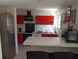Micro-ondes, four, plaque de cuisson, lave-vaisselle