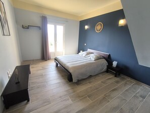 5 habitaciones, tabla de planchar con plancha y wifi gratis 