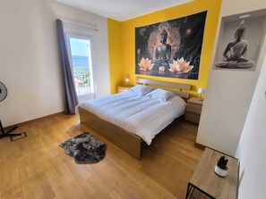 5 chambres, fer et planche à repasser, accès au Wi-Fi (inclus)