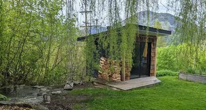 Bees Knees in the Trees Tiny Home - Hot Tub, Sauna & Cold Plunge