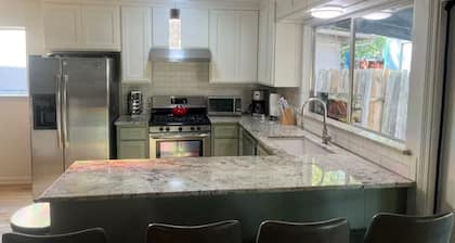 Spacious 4-bedroom house in charming Austin with AC