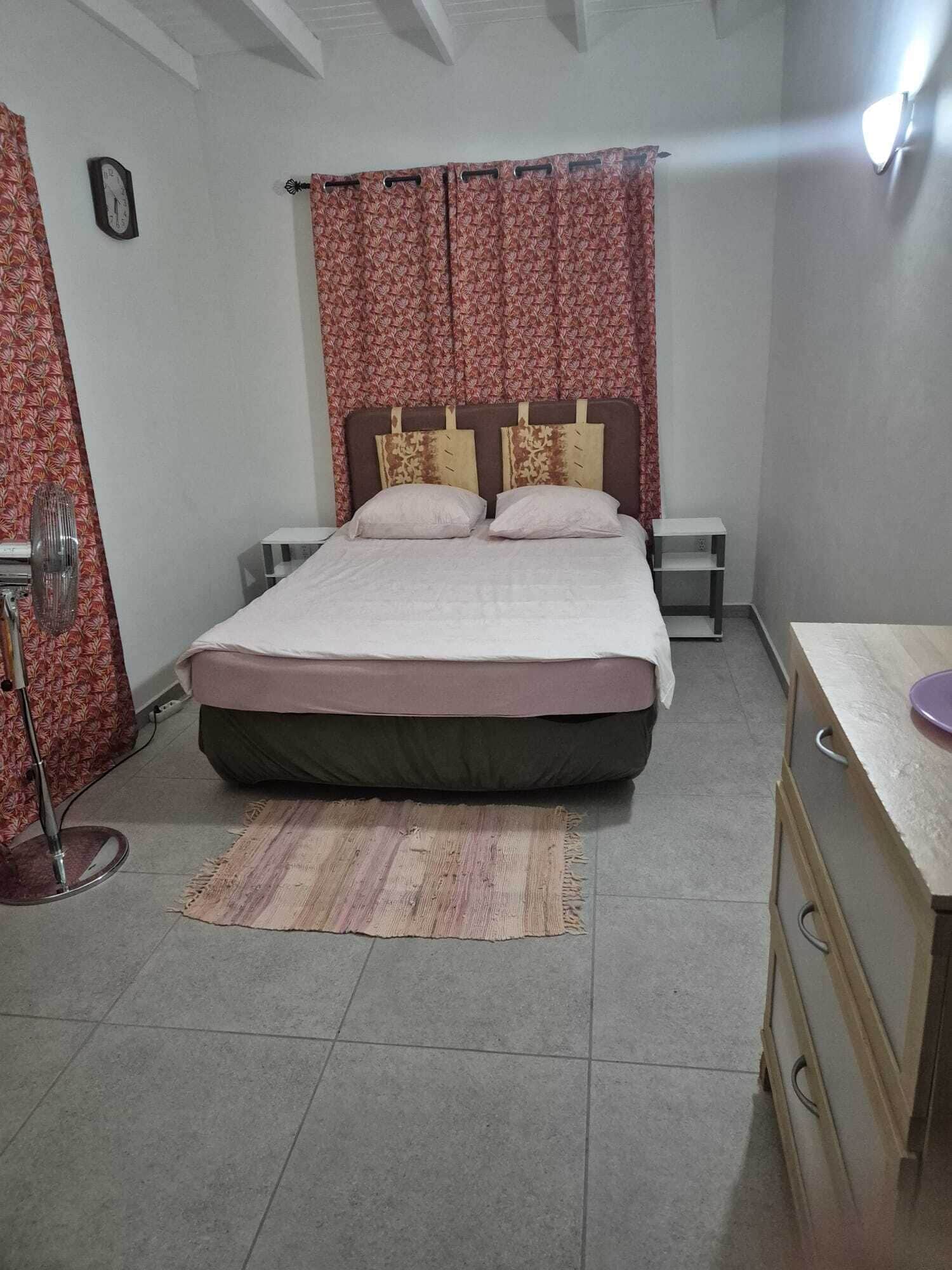 2 bedrooms, iron/ironing board, Internet, bed sheets