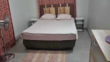 2 bedrooms, iron/ironing board, Internet, bed sheets