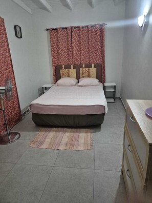 2 bedrooms, iron/ironing board, internet, bed sheets