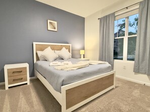 4 bedrooms, iron/ironing board, WiFi, bed sheets