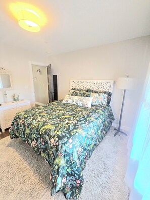 2 habitaciones, tabla de planchar con plancha, wifi y ropa de cama 