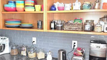 Micro-ondes, four, plaque de cuisson, lave-vaisselle