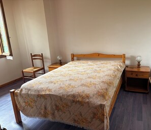 2 slaapkamers, een strijkplank/strijkijzer