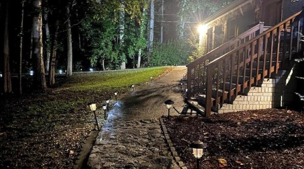 Property grounds - 1BR Suite w/ Kitchen, Patio ATL (College Park)