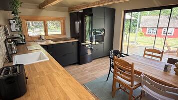 KĂŒhlschrank, Mikrowelle, Ofen, Herdplatte