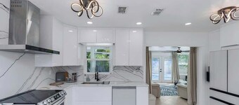 NEW! Tropical Paradise with Pool! 5 mins to beach!