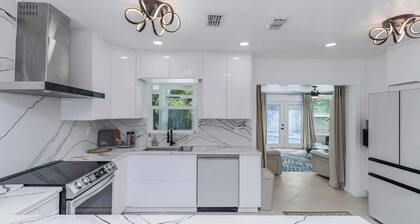 NEW! Tropical Paradise with Pool! 5 mins to beach!