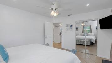 2 bedrooms, desk, iron/ironing board, travel cot