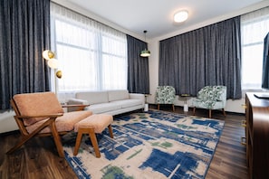 42-Zoll-Flachbildfernseher mit Digitalempfang, Netflix