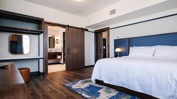 Zimmersafe, Verdunkelungsvorhänge, Bügeleisen/Bügelbrett