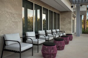Porch - Home2 Suites By Hilton Weston Ft. Lauderdale (Weston)