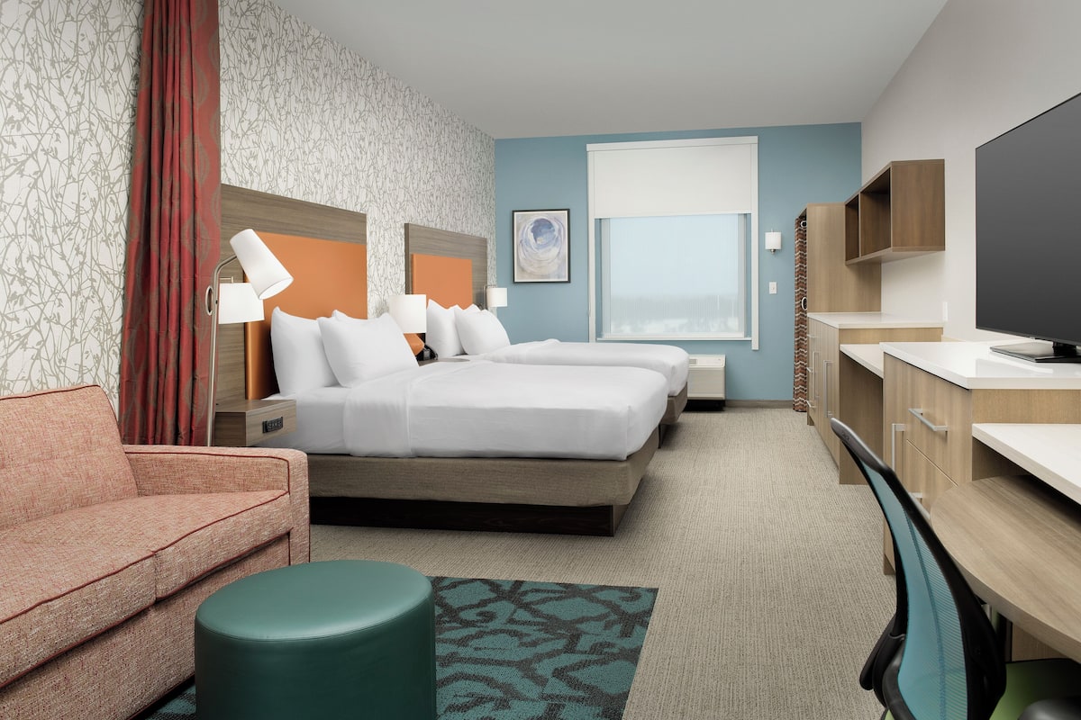 Hypo-allergenic bedding, in-room safe, desk, laptop workspace