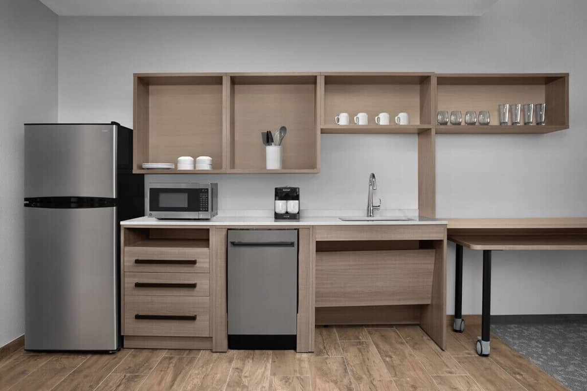 Cafetera y tetera y comedor