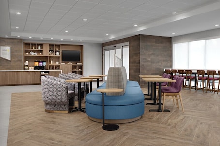 Lobby. Home2 Suites By Hilton Weston Ft. Lauderdale