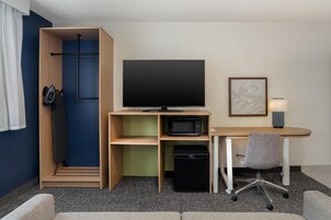 Room, 1 King Bed, Accessible (3x3 Shower, Mobility,Hearing)