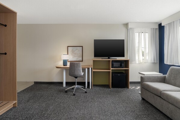 Room, 2 Queen Beds, Accessible (3x3 Shower, Mobility,Hearing)