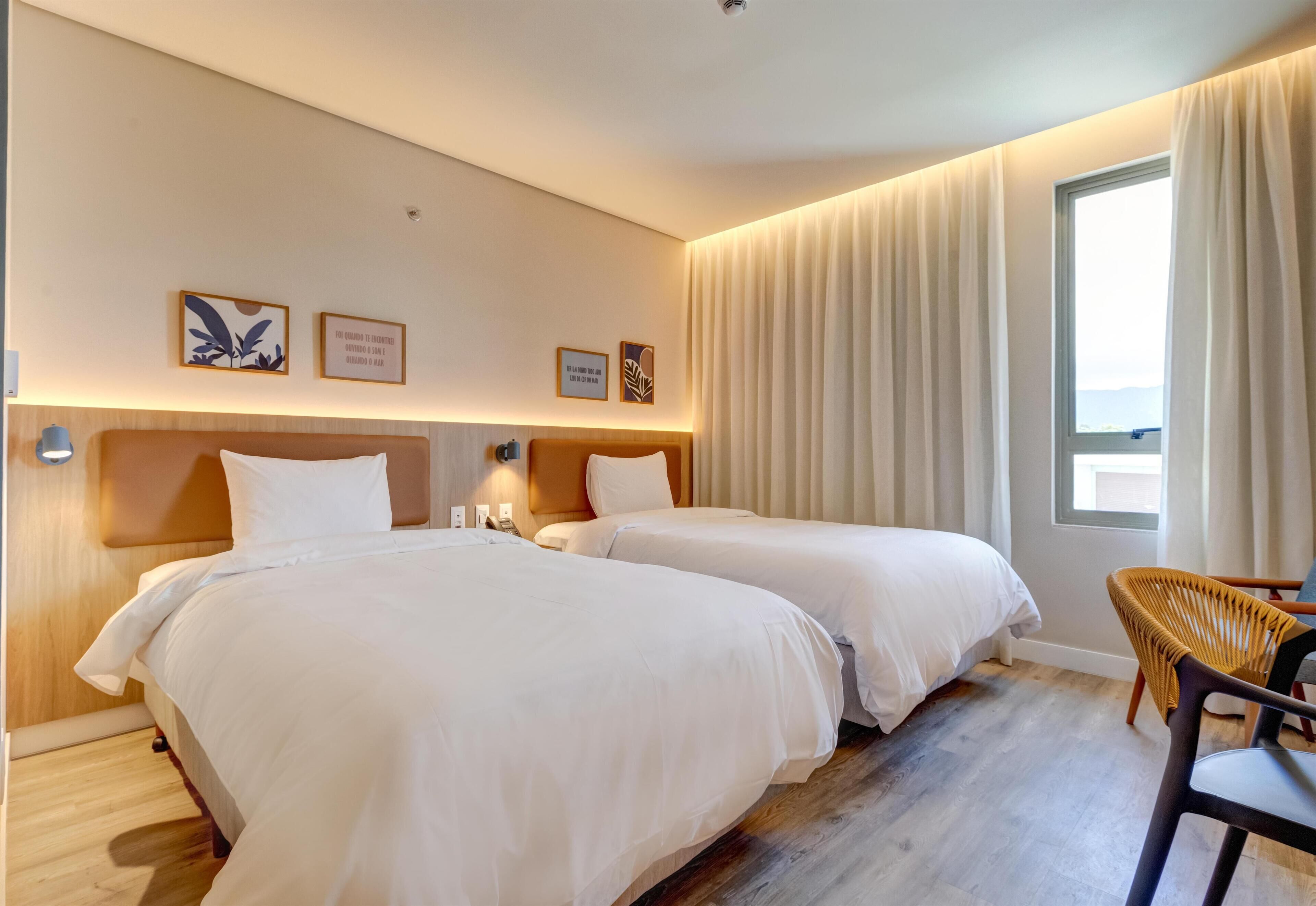 Quarto, 1 cama King, geladeira (NonSmoking)