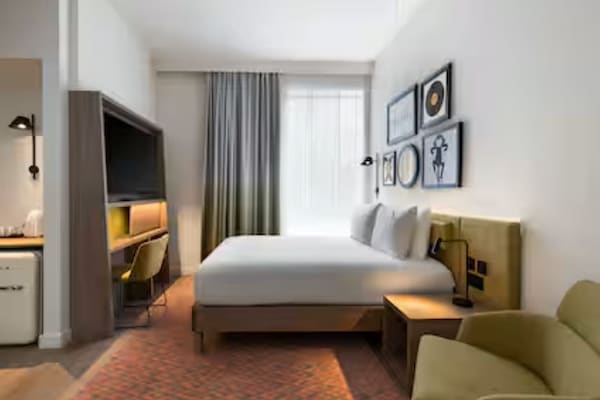 Room, 1 King Bed, Accessible | Hypo-allergenic bedding, in-room safe, laptop workspace