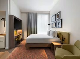 Room, 1 King Bed, Accessible | Hypo-allergenic bedding, in-room safe, laptop workspace, blackout drapes