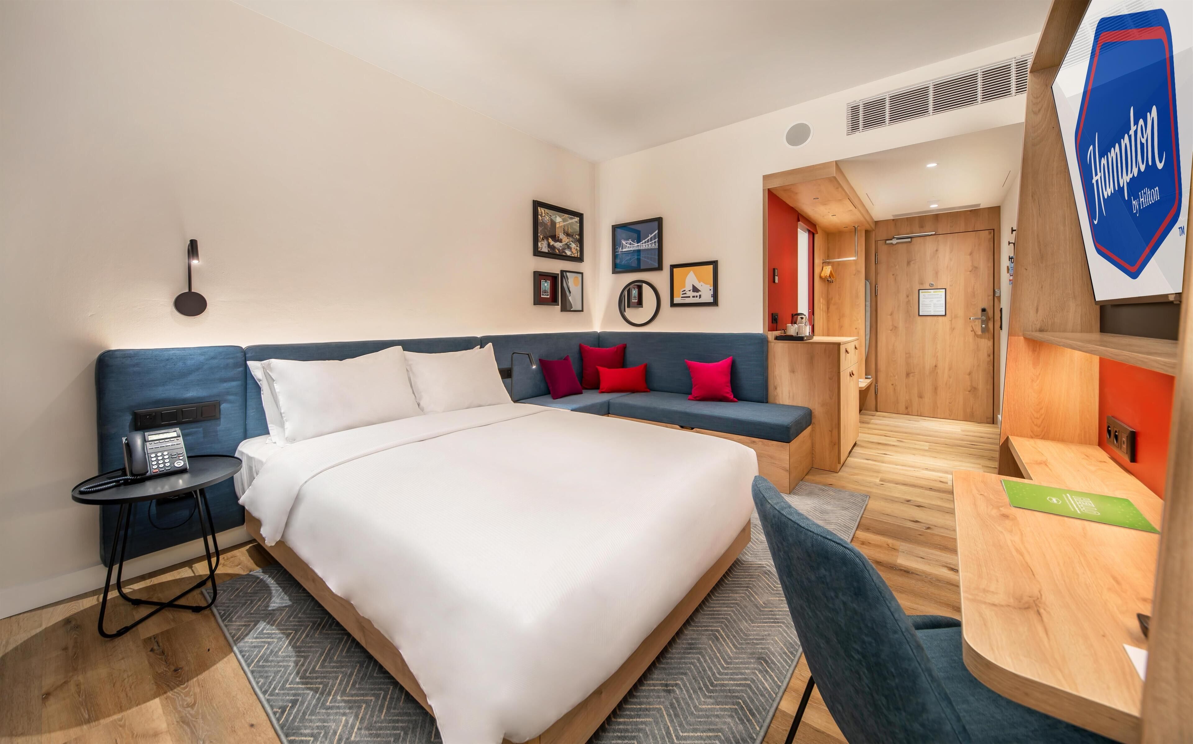 Habitación, 1 cama King size | Ropa de cama hipoalergénica y caja de seguridad en la habitación 