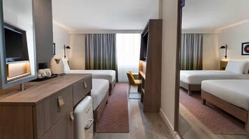 Twin Room, 2 Twin Beds | Hypo-allergenic bedding, in-room safe, laptop workspace, blackout drapes