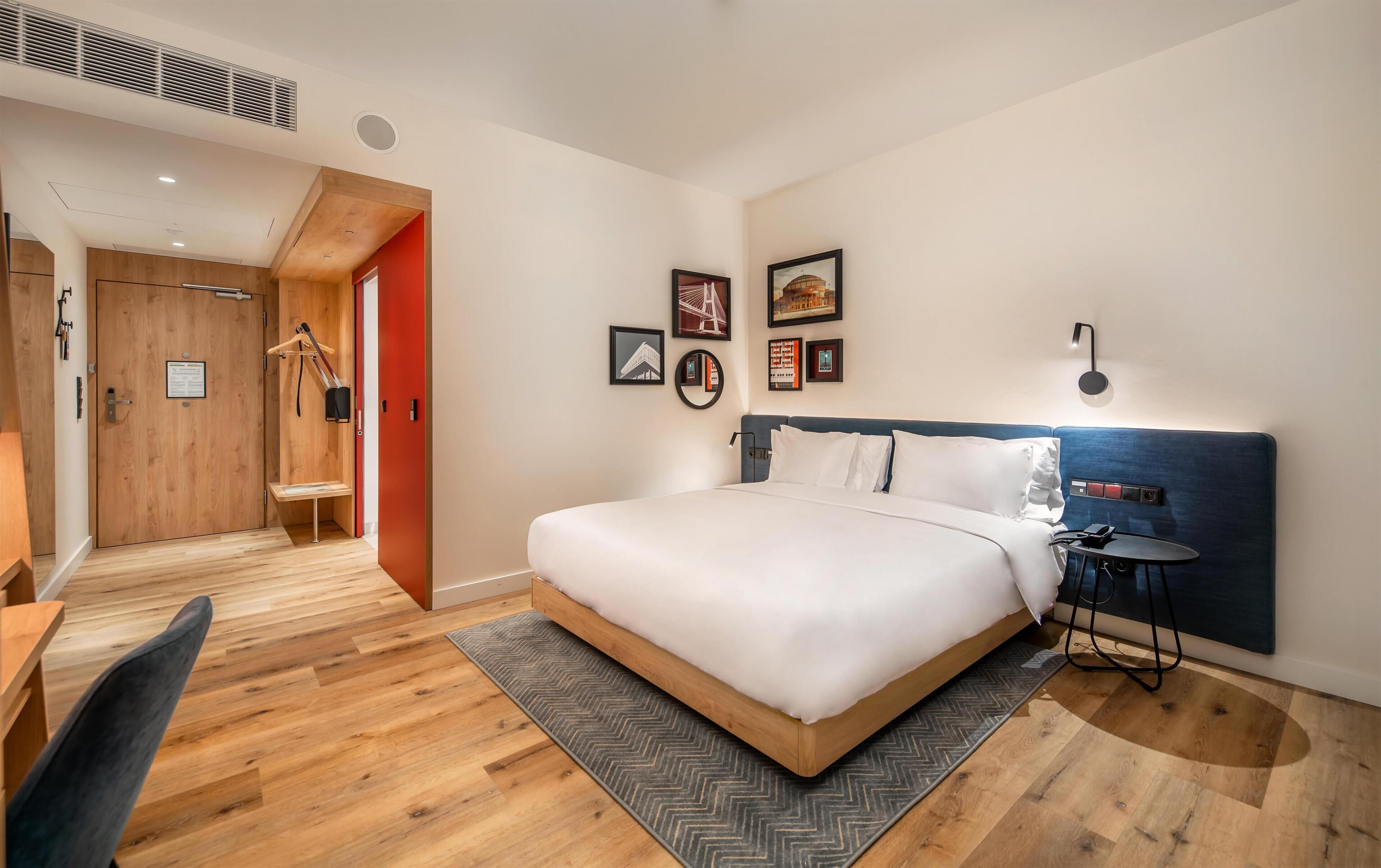 Habitación, 1 cama King size, con acceso para personas discapacitadas | Ropa de cama hipoalergénica y caja de seguridad en la habitación 