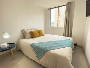 3 bedrooms, iron/ironing board, Internet, bed sheets