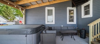 Rare 9BR Luxury Retreat | Hot Tub | Game Room