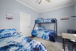 Travel cot, free WiFi, bed sheets
