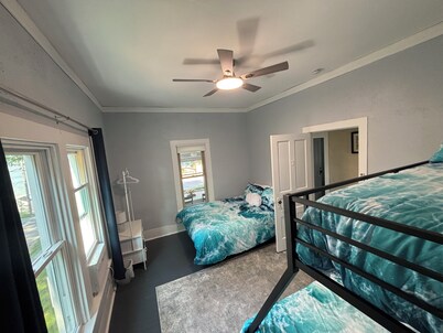 Crystal Lakehouse ~ Sleeps 18 ~ Renovated Historic Hotel ~ Montcalm County