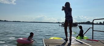 Crystal Lakehouse ~ 27 guests ~ Hot Tub ~ Game Room ~ 2 Kitchens ~ 4 Baths
