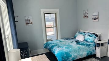 Travel cot, free WiFi, bed sheets