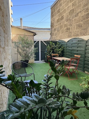 تناول الطعام بالخارج